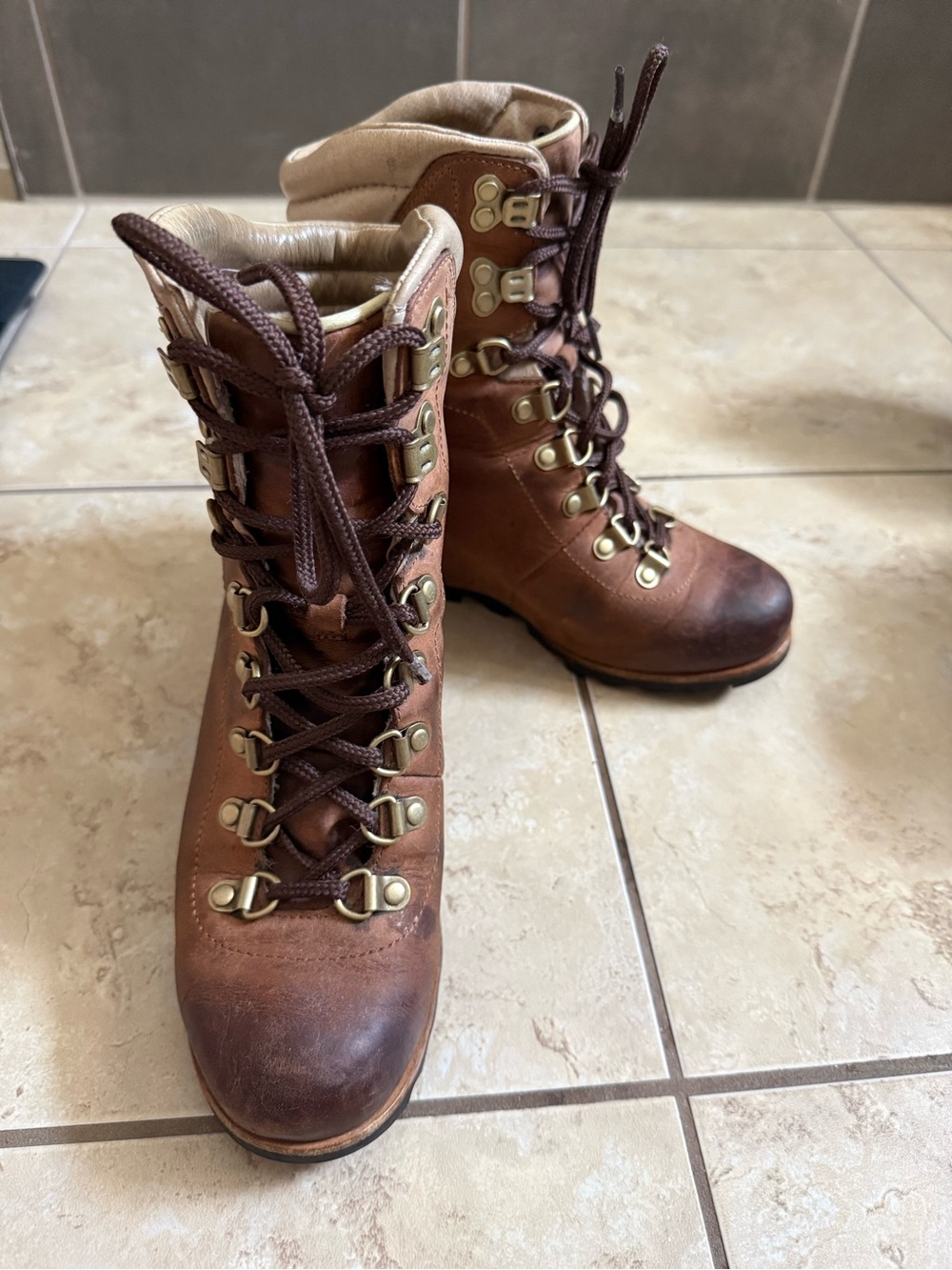Sorel Size 7 Women's Brown Lace-Up Leather Hiking Boots
